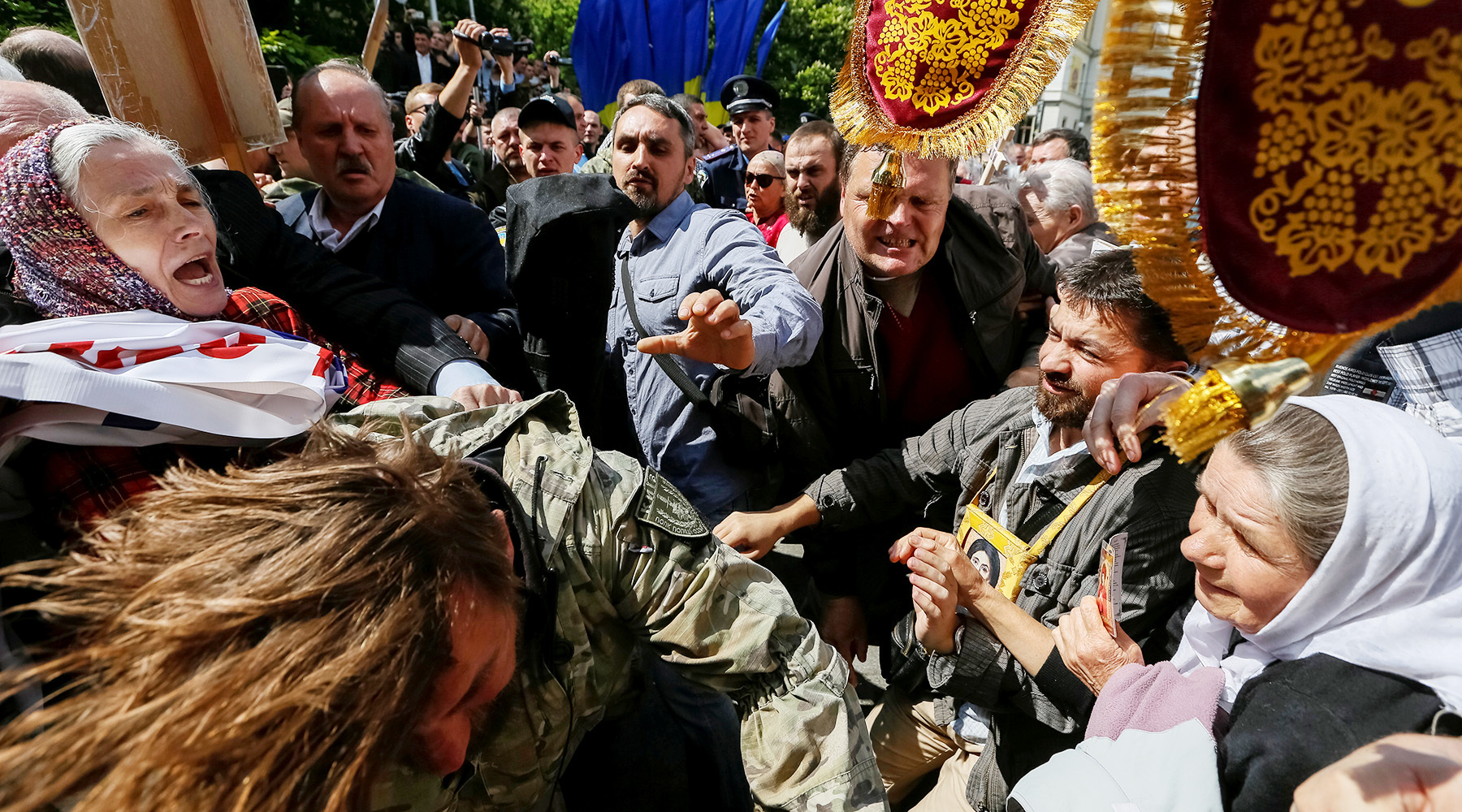 Победа украины. Празднование 9 мая в Украине. Украина празднование дня Победы. Украинские националисты 9 мая. Украина против дня Победы.