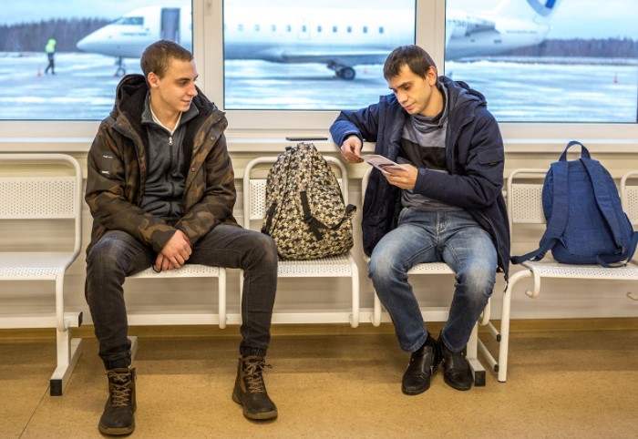 Считается, что в это время людям нечего делать, кроме как ждать посадки, и они склонны тратить деньги / Фото: kareliya.ru