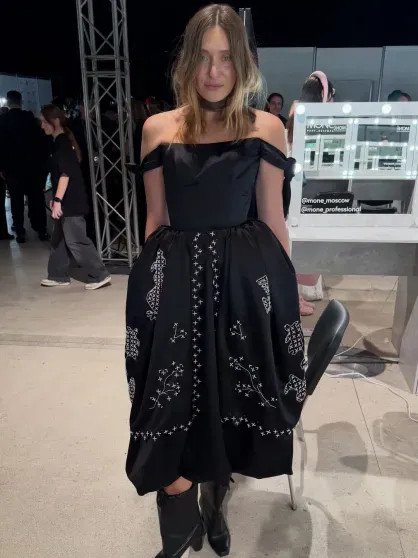 Александр Рогов, Эвелина Хромченко, Юлия Барановская и Мария Миногарова на показе Алёны Ахмадуллиной Alena, Akhmadullina, весналето, 2026Показ, показе, Миногарова, 2026Мария, 2026Миша, Рогов, посетили, Приданое, Ахмадуллина, коллекции, новой, показ, памяти, красоте, вещей, которые, невестыКоллекция