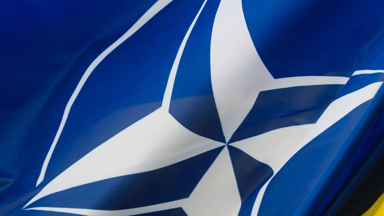 Столтенберг: НАТО предлагает России доработать механизмы контроля военных учений