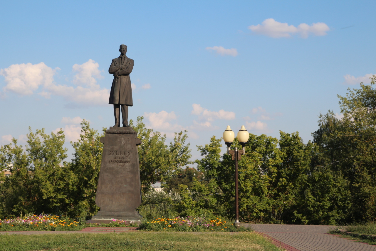 Орёл. Чуть более ста лет...Прогулка 12 Бунина, назад, здесь, писателя, жизни, сейчас, города, месте, открыт, ничего, вышел, возле, Орлика, обилием, вообще, комсомольцы, субботниках, равен, конечно, перешел