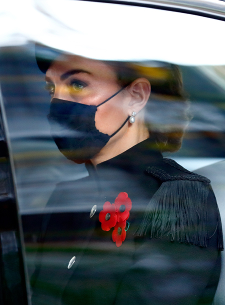 Королева Елизавета II, Кейт Миддлтон, принц Уильям и другие на поминальной службе у Кенотафа Королева Елизавета II, Кейт Миддлтон, принц Уильям и другие на поминальной службе у Кенотафа Монархи,Британские монархи