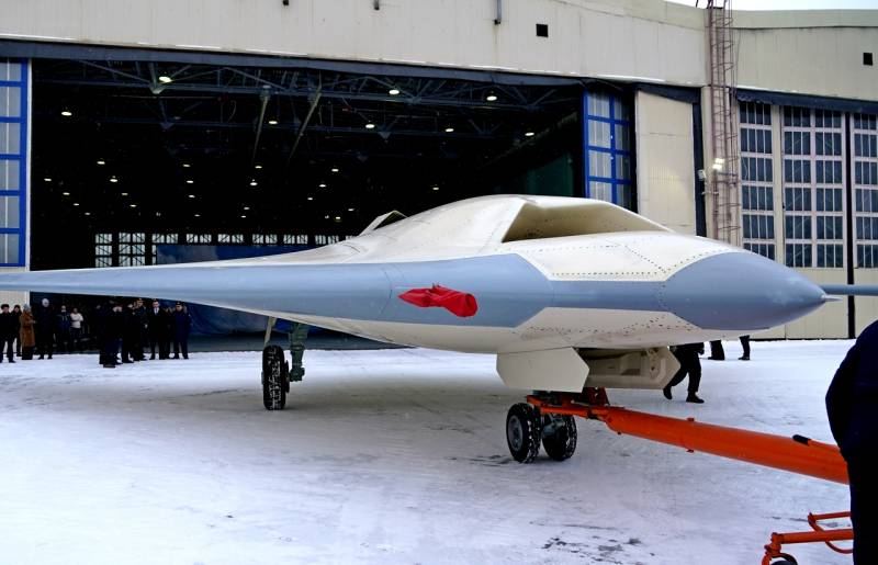 «Русские сделали прыжок в технологии «стелс»: в США оценили новый облик ударного «Охотника» «Русские сделали прыжок в технологии «стелс»: в США оценили новый облик ударного «Охотника»