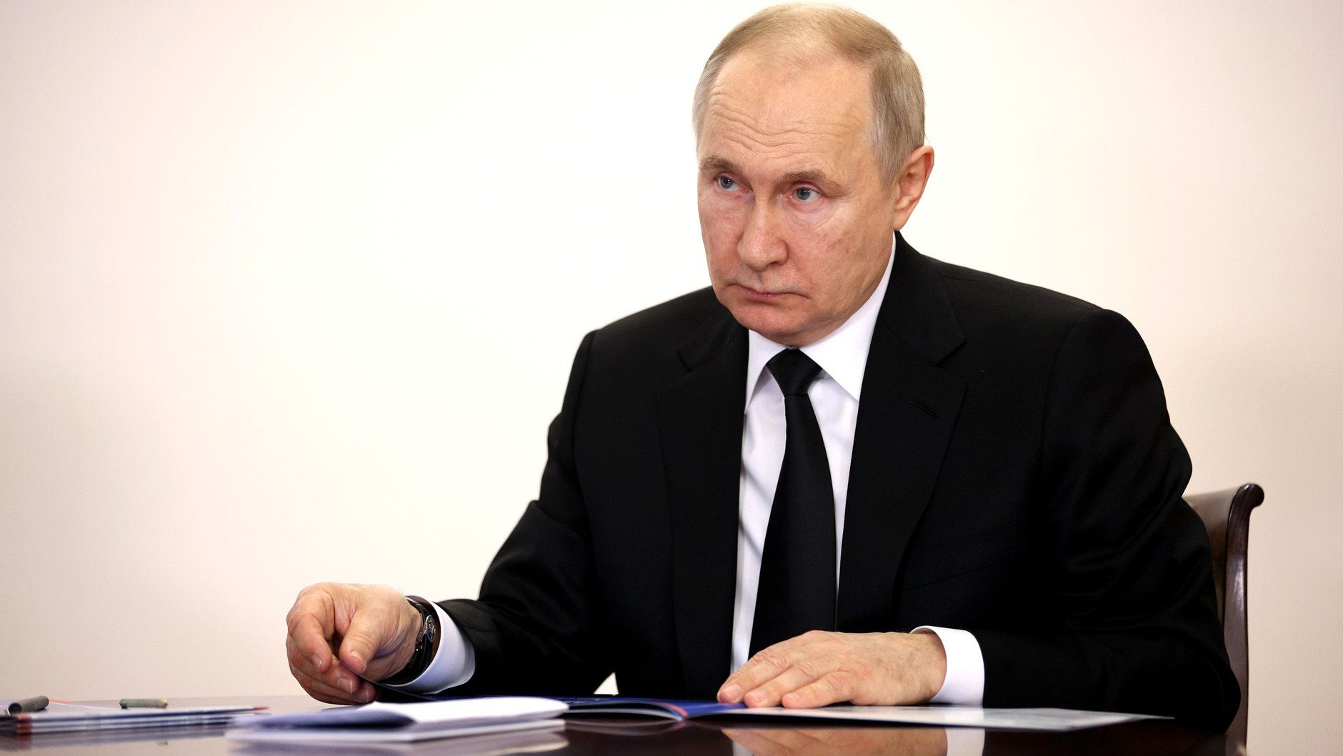 Путин заявил, что Россию необходимо защитить от возможного электромагнитного удара