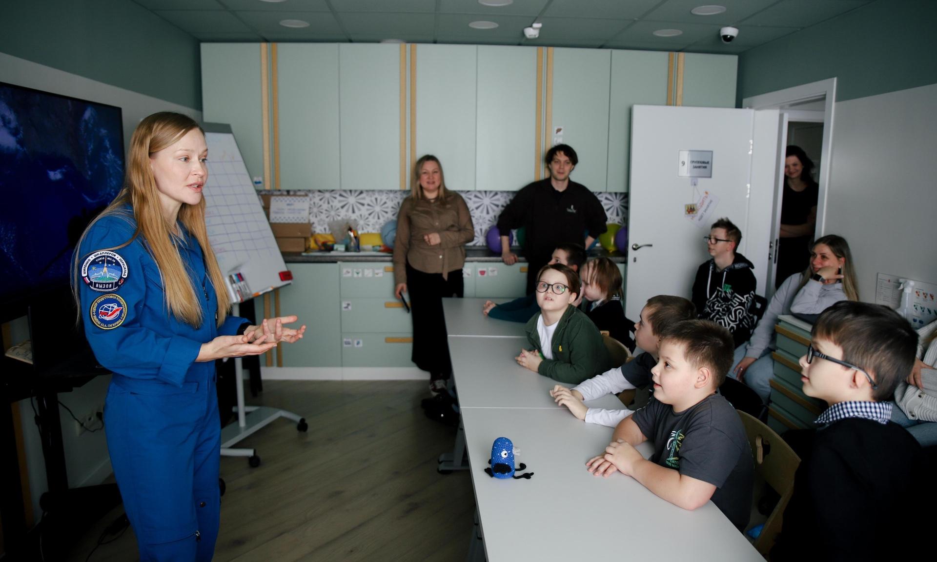 Звезды заступили на дежурство: «Галчонок» запустил новый проект в центре «Под крылом»