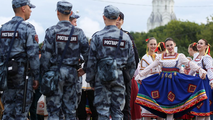 Ельцина в Конституции стало меньше, но вычистили пока не всего Ельцина в Конституции стало меньше, но вычистили пока не всего Федерации, Российской, президента, будет, статьи, России, иностранного, будут, государства, территории, систему, состав, должность, законом, ранее, Конституцию, федеральным, Конституции, могут, закон