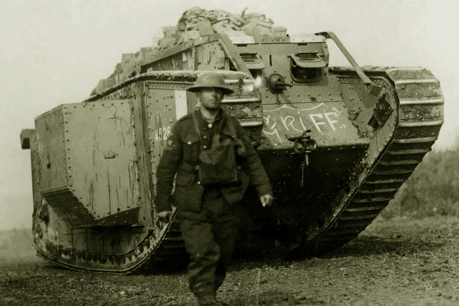 ​Mk IV Supply Tank — британский танк снабжения, хорошо отличимый от боевых собратьев по спонсонам, лишённым орудий и пулемётов, хотя лобовая пулемётная установка сохранилась. Франция, сентябрь 1918 года - Поводырь для уставшей «восьмидесятки» | Warspot.ru