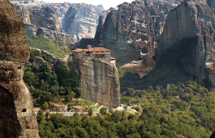 Как выглядят сегодня 5 самых недоступных монастырей мира, куда отправляются, чтобы приблизиться к Богу туризм