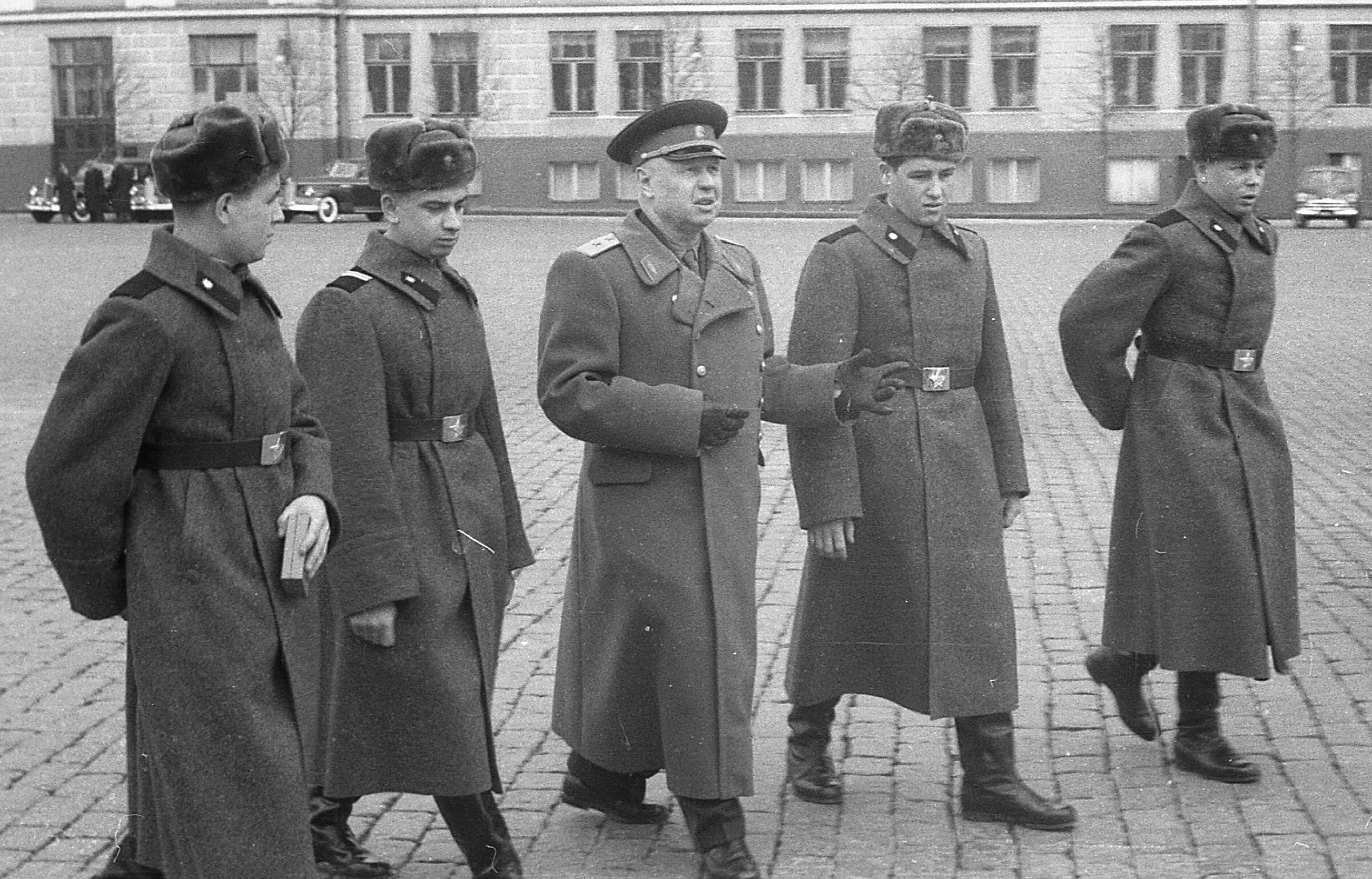 Американцы сняли с баржи в Тихом океане четырех исхудалых советских солдат-срочников. Сильная история за кадром Американцы сняли с баржи в Тихом океане четырех исхудалых советских солдат-срочников. Сильная история за кадром история