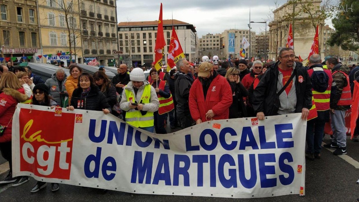 Марсель потрясли двести тысяч демонстрантов, но пенсионную реформу власти не отменят