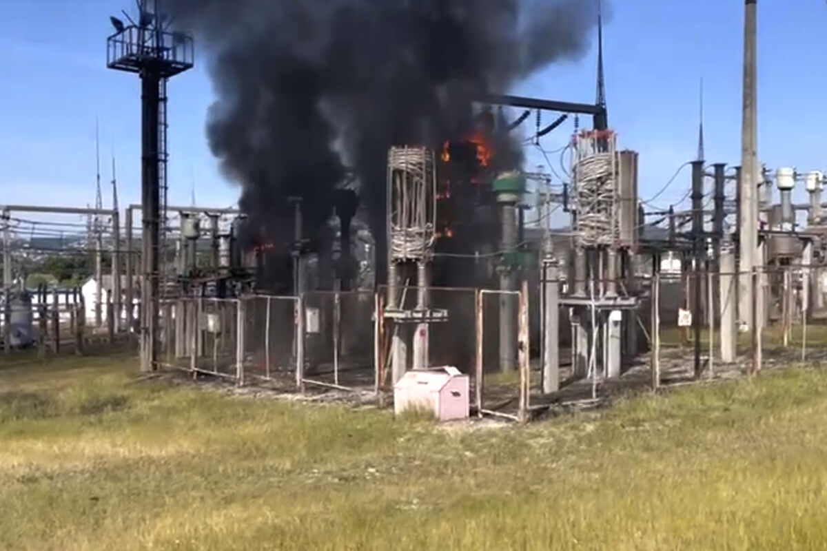 Мэр Кравченко: Новороссийск частично обесточен из-за пожара на подстанции