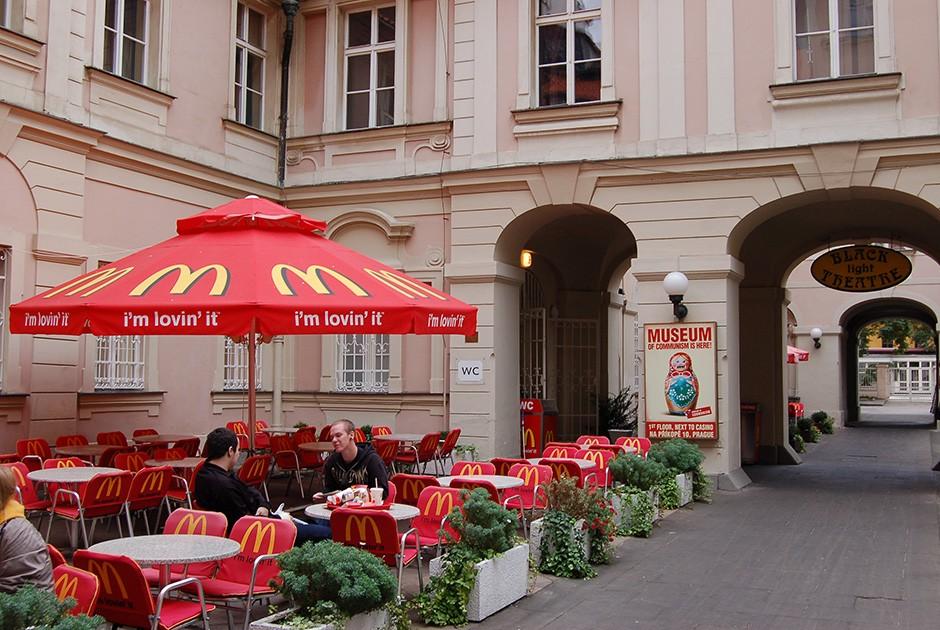 Самые оригинальные рестораны McDonald's по всему миру Flickr, «Макдоналдс», постройки, здание, выполнен, занимает, Здание, города, логотип, здании, находится, ресторан, Единственный, sfgamchick, крушение, веков, неподалеку, почти, якобы, потерпел