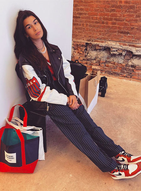 Иван Ургант опубликовал семейные фото в честь 20-летия своей дочери Эрики Иван Ургант опубликовал семейные фото в честь 20-летия своей дочери Эрики Дети,Дети знаменитостей