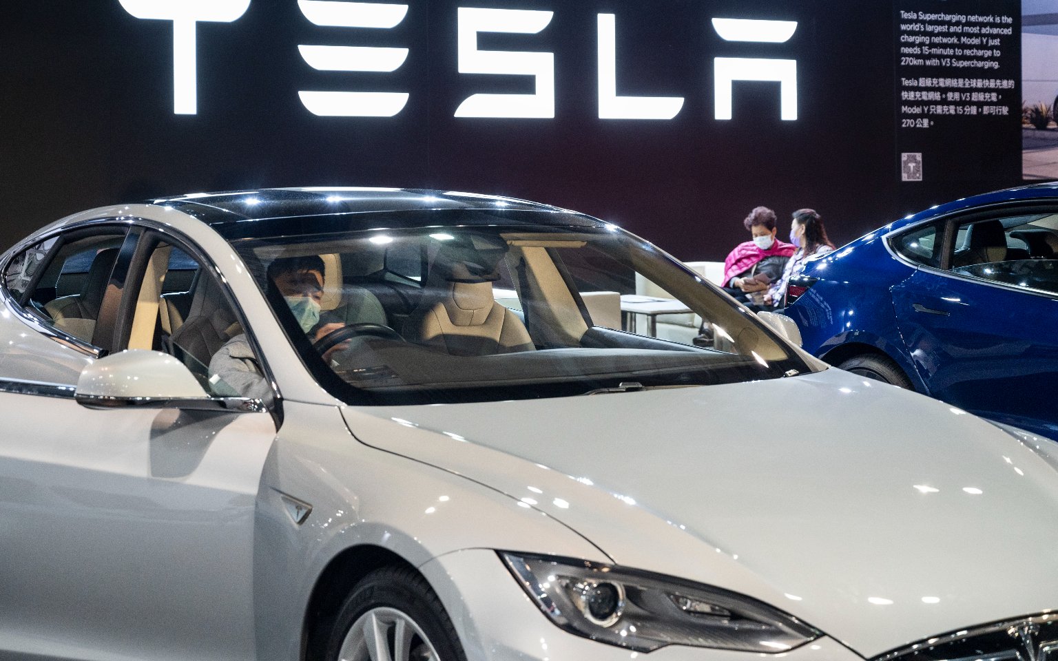 Tesla отозвала 475 тыс. электромобилей в США из-за дефектов