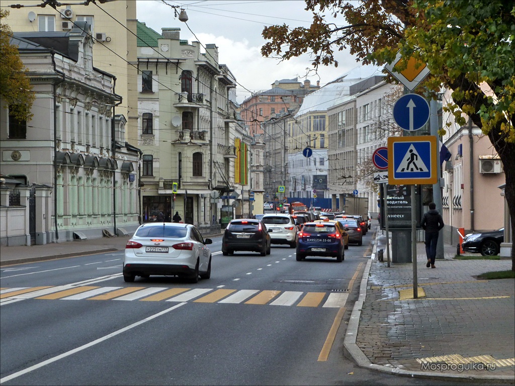 What is the oldest moscow street. Остоженка Золотая миля улицы. Остоженка Москва. Район улицы Остоженка в Москве. Улица Остоженка 1 Москва.