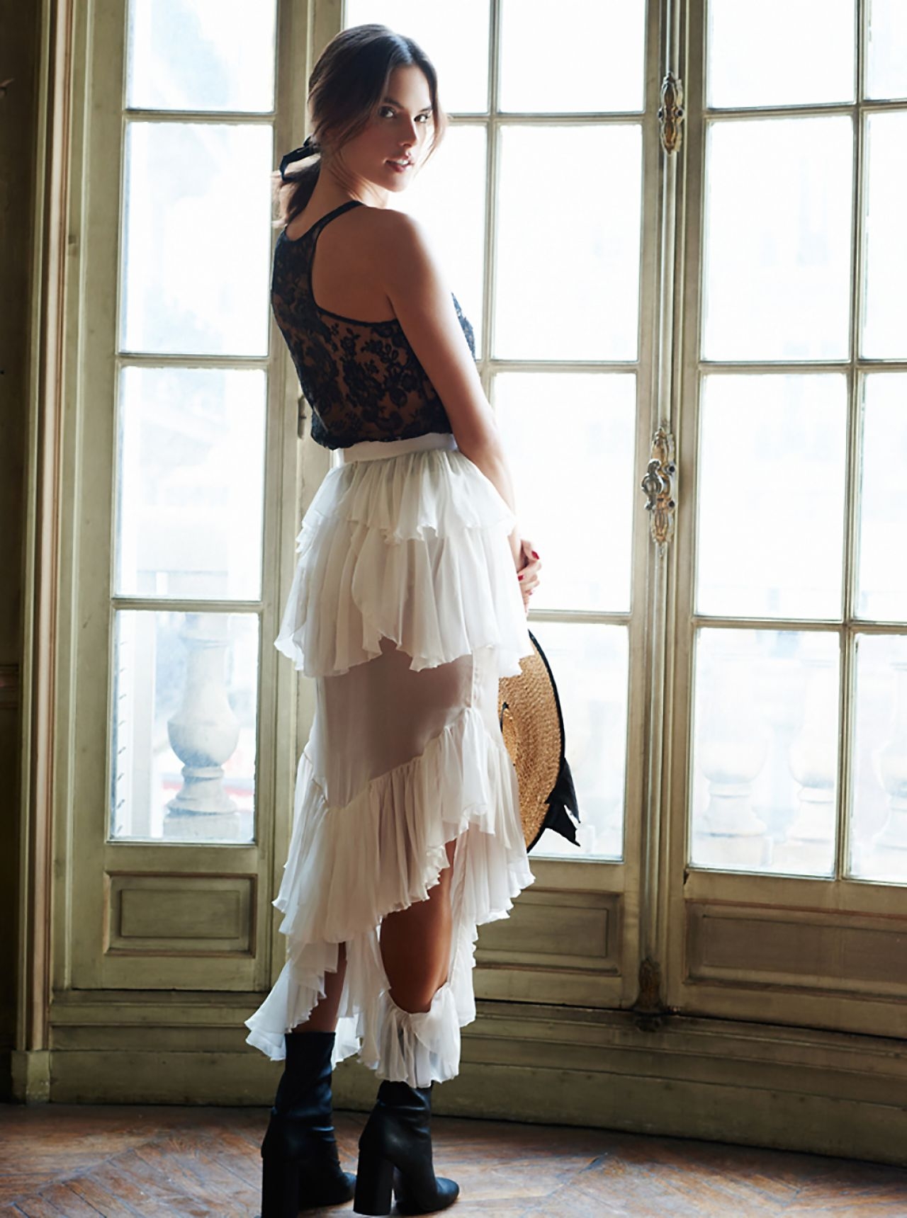 Алессандра Амбросио: Искусство Гламура в Кадре «Glamour» ES 2016 Алессандра Амбросио: Искусство Гламура в Кадре «Glamour» ES 2016 Стиль, завораживает, природную, красоту, ✔ Стиль, границ —, классики, avantgarde, ✔ Энергия, уверенность —, Алессандра, первого, блики, взглядаХотите, вдохновиться Погрузитесь, мир Glamour ES, красота, становится, искусством📸 Фотосессия, которая