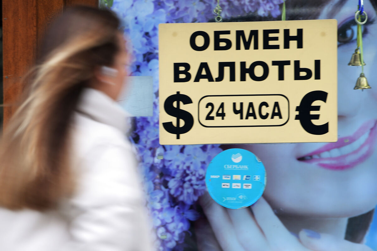 Инвестстратег Бахтин предрек доллар выше 90 рублей в августе
