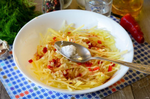 Салат из сырой картошки Салат из сырой картошки кулинария,салаты