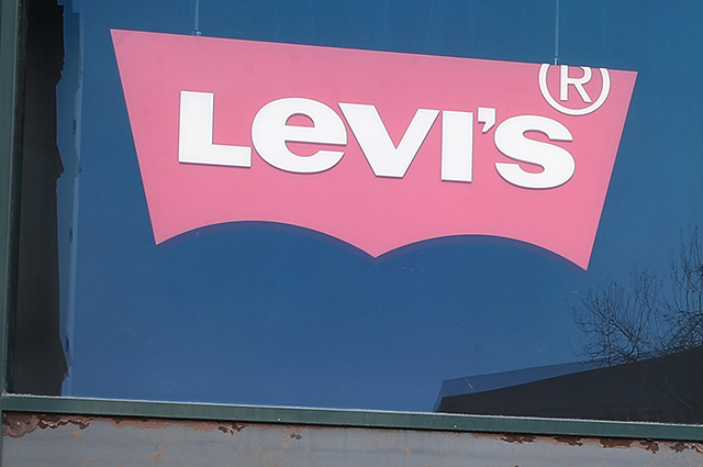 Компания Levi&#039;s окончательно уходит с российского рынка