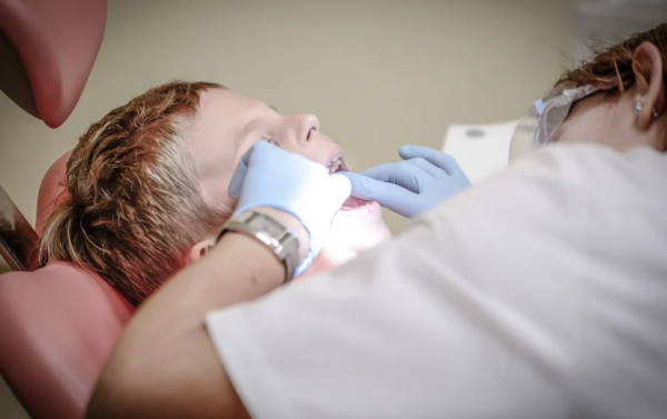 Шестилетний крымчанин проглотил иголку во время визита к частному стоматологу
