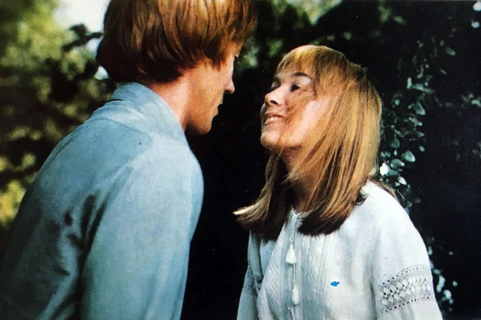 На экранах Коренева и Киндинов играли влюбленную пару