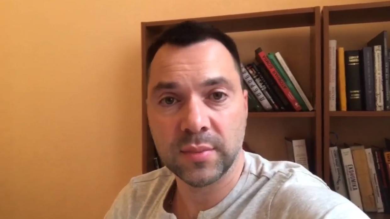 Советник Зеленского Арестович обвинил «невменяемого» Обаму в незащищенности Украины