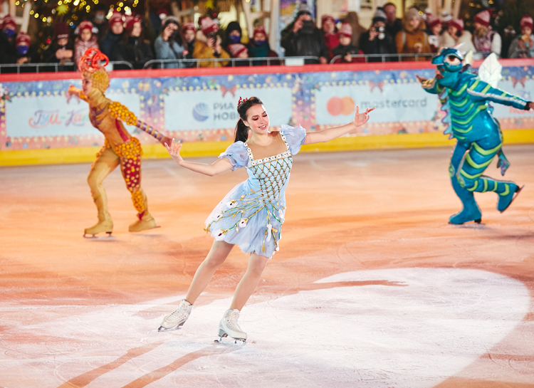 Татьяна Навка, Дмитрий Песков, Филипп Киркоров и другие гости открытия ГУМ-Катка Татьяна Навка, Дмитрий Песков, Филипп Киркоров и другие гости открытия ГУМ-Катка Звезды,Красная дорожка