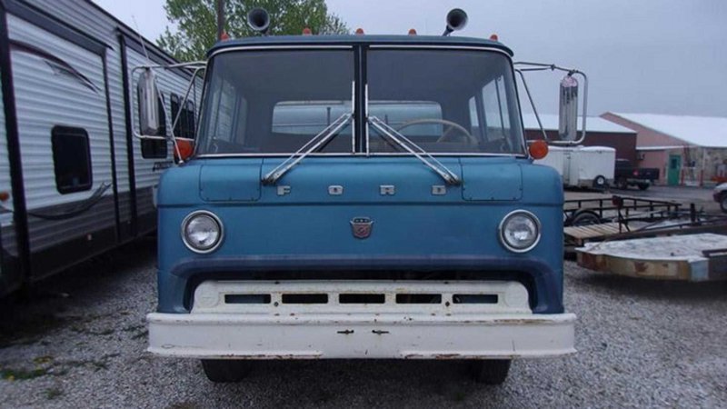 Роскошный "дом на колесах" 1970 года выпуска Роскошный "дом на колесах" 1970 года выпуска