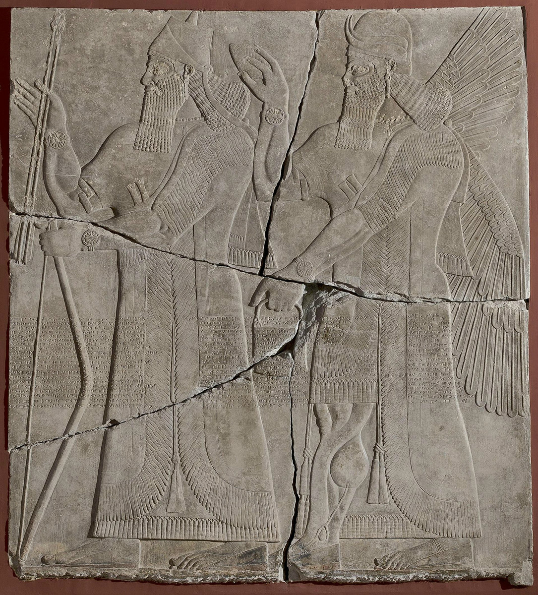 На фреске с изображением ассирийского царя нашли наручные часы из 20 века империи, всего, только, право, ученые, считают, историки, которых, наручные, фреске, изображен, Ассирийской, Ассирией, побеждать, существом, дворец, мифическим, рядом, правитель, джины
