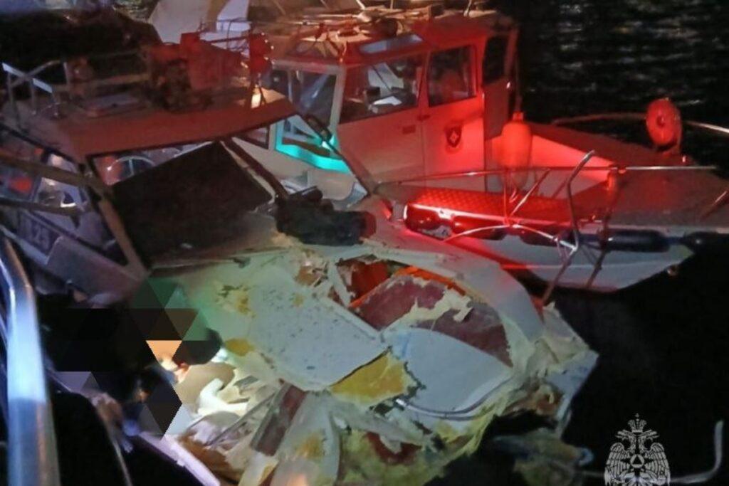 Три человека стали жертвами столкновения судов на Байкале