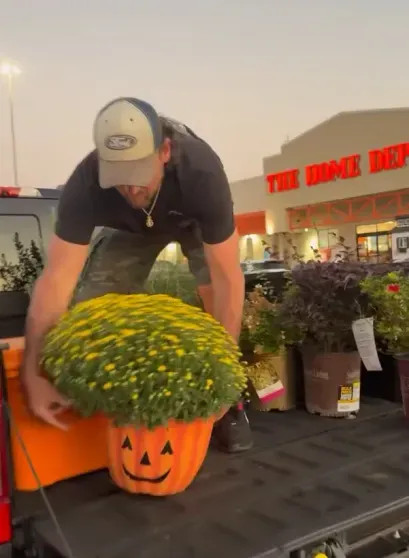 Лана Дель Рей поделилась редкими фото с мужем Джереми, Дюфрен, аллигаторов, мужем, укротителем, Дюфреном, свадьбы, показала, певица, Дюфрена, стало, особняке, Луизиане, полной, снимками, поклонников, живёт, неожиданностьюДжереми, РейСейчас, поделилось