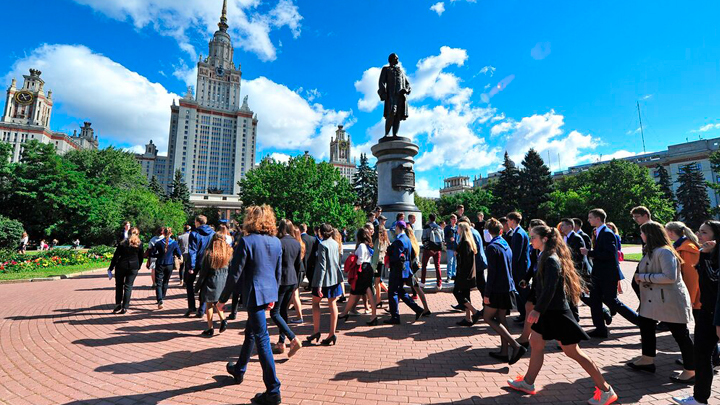 ТИХАЯ ВОЙНА: "БОМБЫ" ПРОТИВ РУССКИХ ЗАЛОЖЕНЫ В КЛАССАХ И АУДИТОРИЯХ