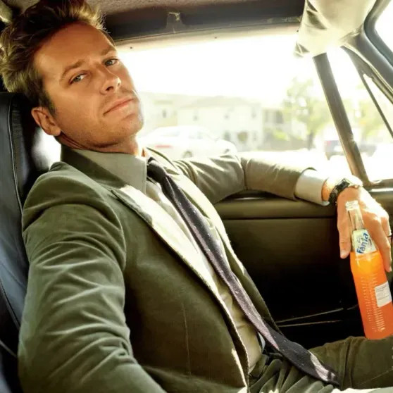 Замешанный в скандале с каннибализмом Арми Хаммер кардинально сменил имидж на фоне возвращения в Голливуд Хаммер, Хаммера, актёр, актёра, друзьямиАрми, назад, признаётся, интервью, просто, теперь, После, начал, каннибализме, оставили, агенты, пиарщики, Элизабет, Чэмберс, Предложение, подала