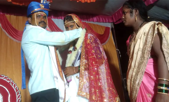 Житель Индии опоздал на свадьбу, а когда пришел, невеста уже вышла замуж за его родственника