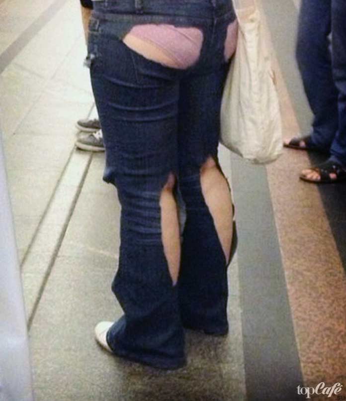 Фотографии женщин в метро: фото рваных джинсов