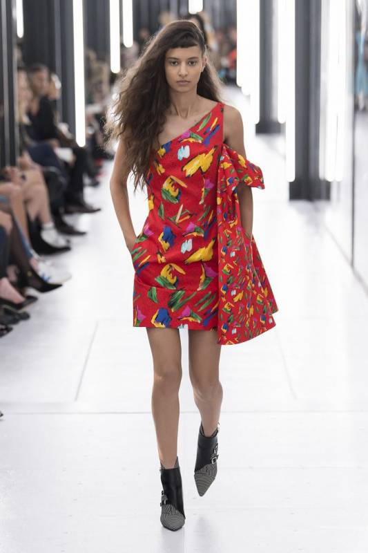 Louis Vuitton весна-лето 2019 - яркое и неоднозначное путешествие в будущее Louis Vuitton весна-лето 2019