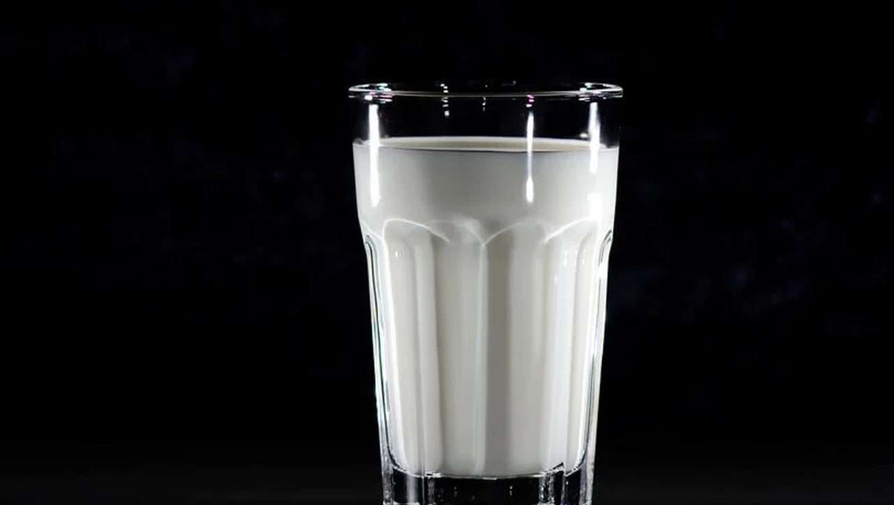 Минтруд утвердил условия для выдачи работникам молока за вредное производство