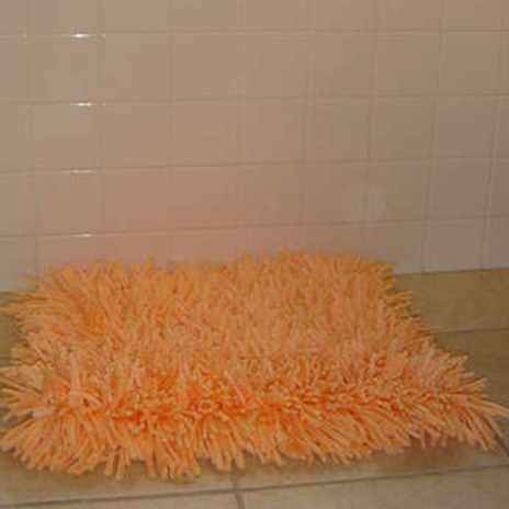 Мохнатый коврик в ванную сделай сам