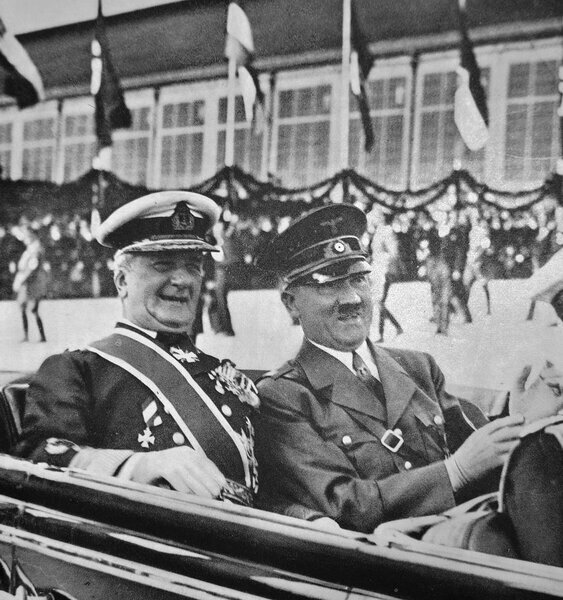 Миклош Хорти и Адольф Гитлер в 1938 году. Ladislav Luppa