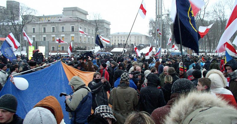 Митинг сторонников оппозиции в Минске на Октябрьской площади, 21 марта 2006 года / Фото: wikimedia.org