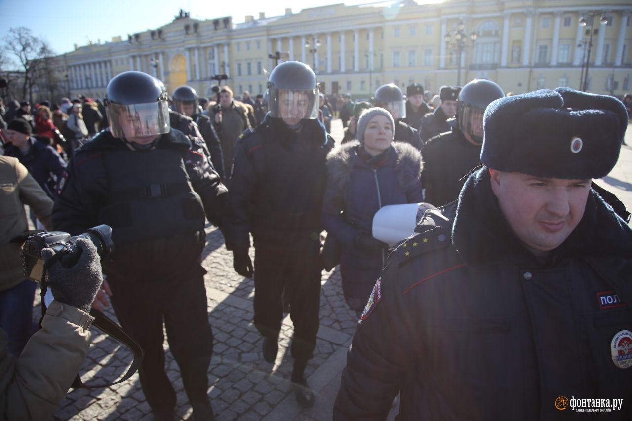 Фонтанка ру спб сегодня. Фонтанка ру СПБ. Телеканал Фонтанка ру. Митинг на Фонтанка 2011 фото. Фонтанка ру иноагент.