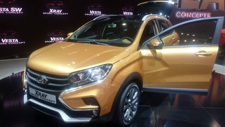 Дилерские центры продают машины Lada Vesta SW Cross с большой накруткой