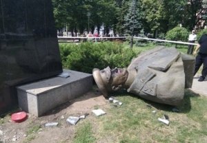 «О маршале Жукове замолвите слово»: что реально произошло при сносе памятника в Харькове