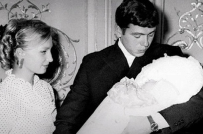 Михаил стал единственным сыном Виктора Ильичева и Светланы Осиевой.