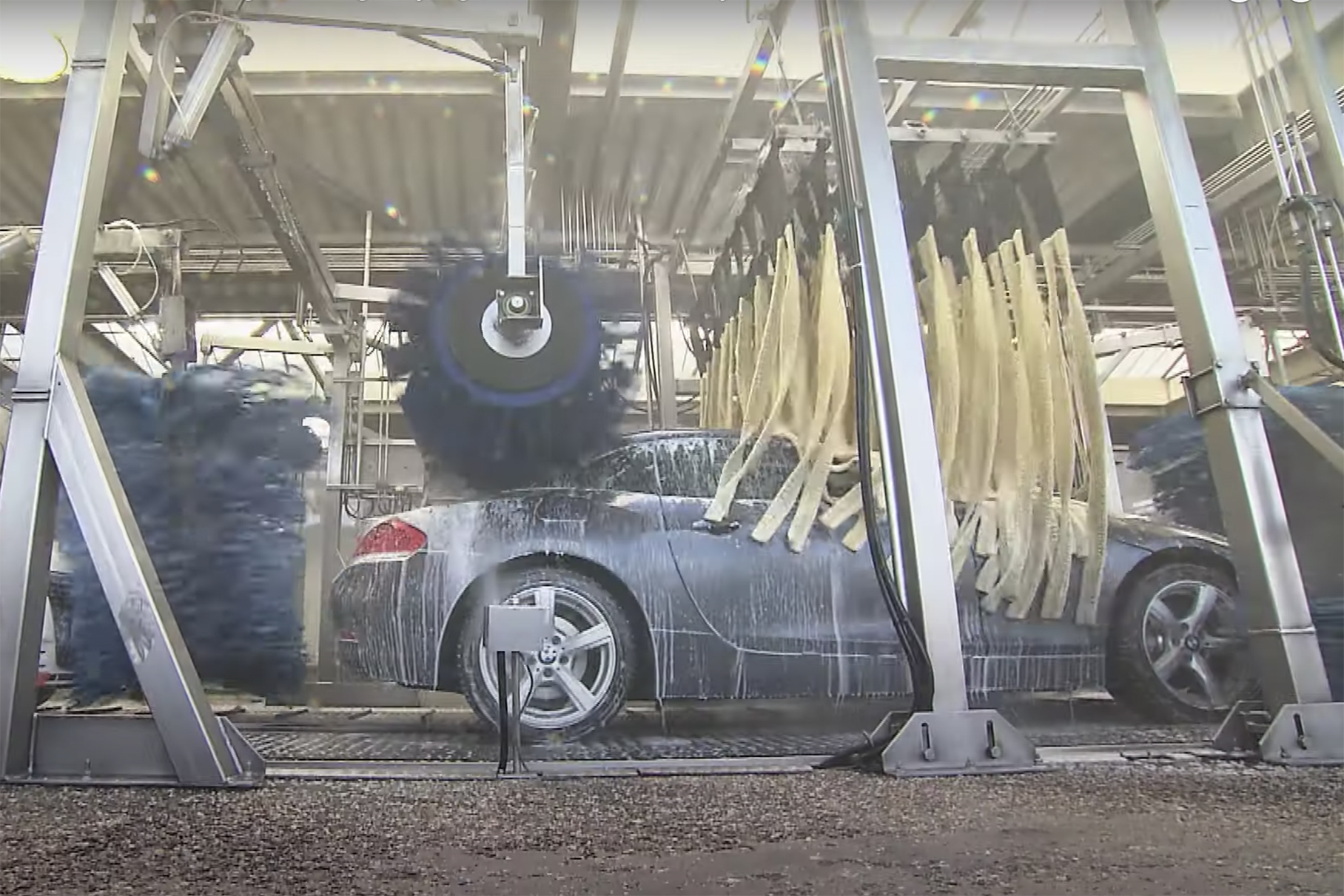 Посмотрите, как работает самая большая автомойка в мире Новости