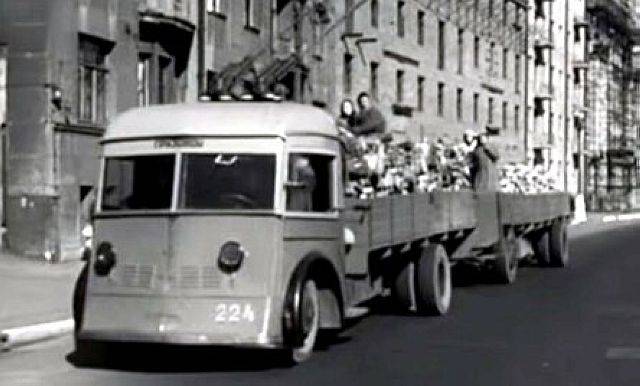 Первые грузовые электромобили. Троллейвозы оружие