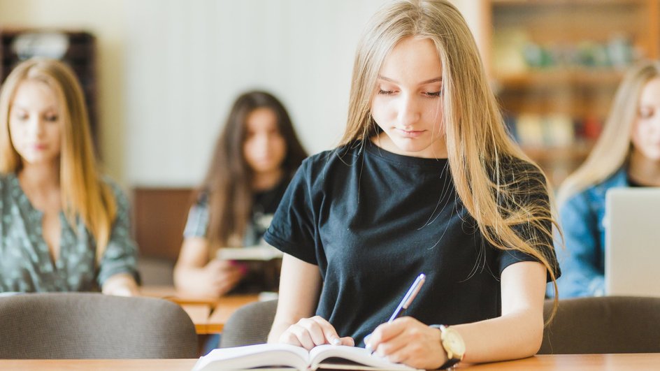 Старшеклассники на уроке