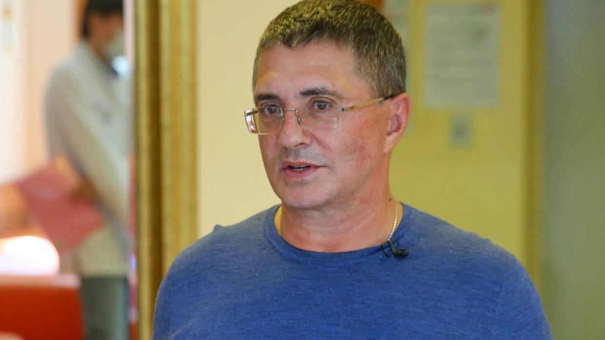 Врач Мясников разрешил мочить место укола после прививки