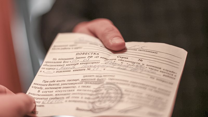 Мошенники начали обманывать россиян под видом военкомов