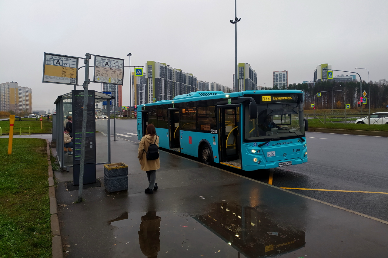 Автобусы руставели. Транспорт в городе. Машины автобусы. Автобусы МАЗ 2022 года. Новые автобусы в Питере.